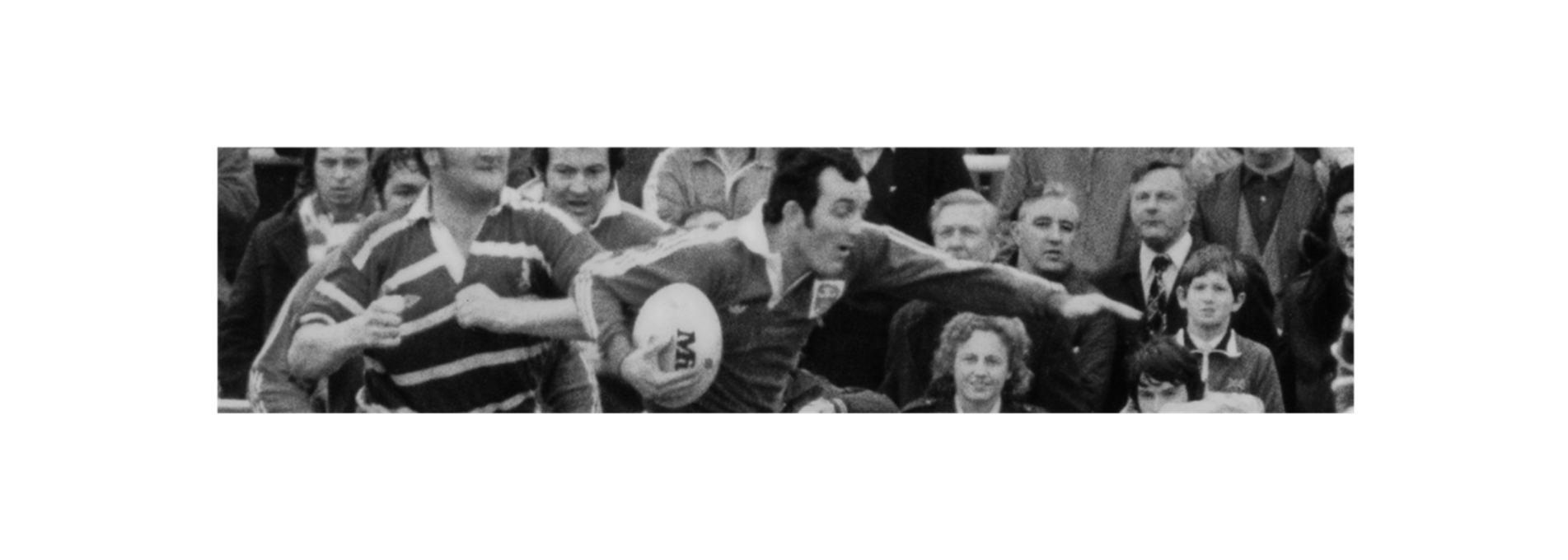 Phil Bennett playing for Wales